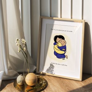 Une scène douce et familière, qui parle de lien, d'amour, de ces petits riens qui font beaucoup. Et surtout d'une maman dont le monde a changé grâce à l'arrivée de son bébé.