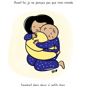 Une scène douce et familière, qui parle de lien, d'amour, de ces petits riens qui font beaucoup. Et surtout d'une maman dont le monde a changé grâce à l'arrivée de son bébé.