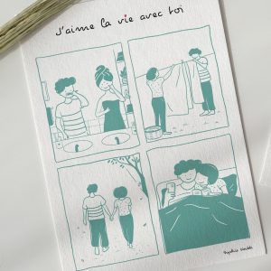 Une illustration qui célèbre la beauté des moments simples partagés à deux. Se préparer ensemble le matin, étendre le linge, marcher main dans la main ou se retrouver le soir. Parce que le bonheur se cache souvent dans ces petits instants du quotidien que l'on finit par ne plus voir.